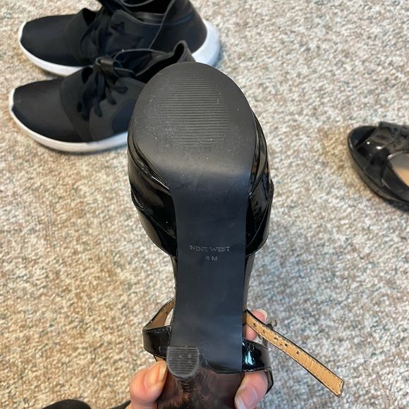 Nine West size 8 black heels - Picture 3 of 3